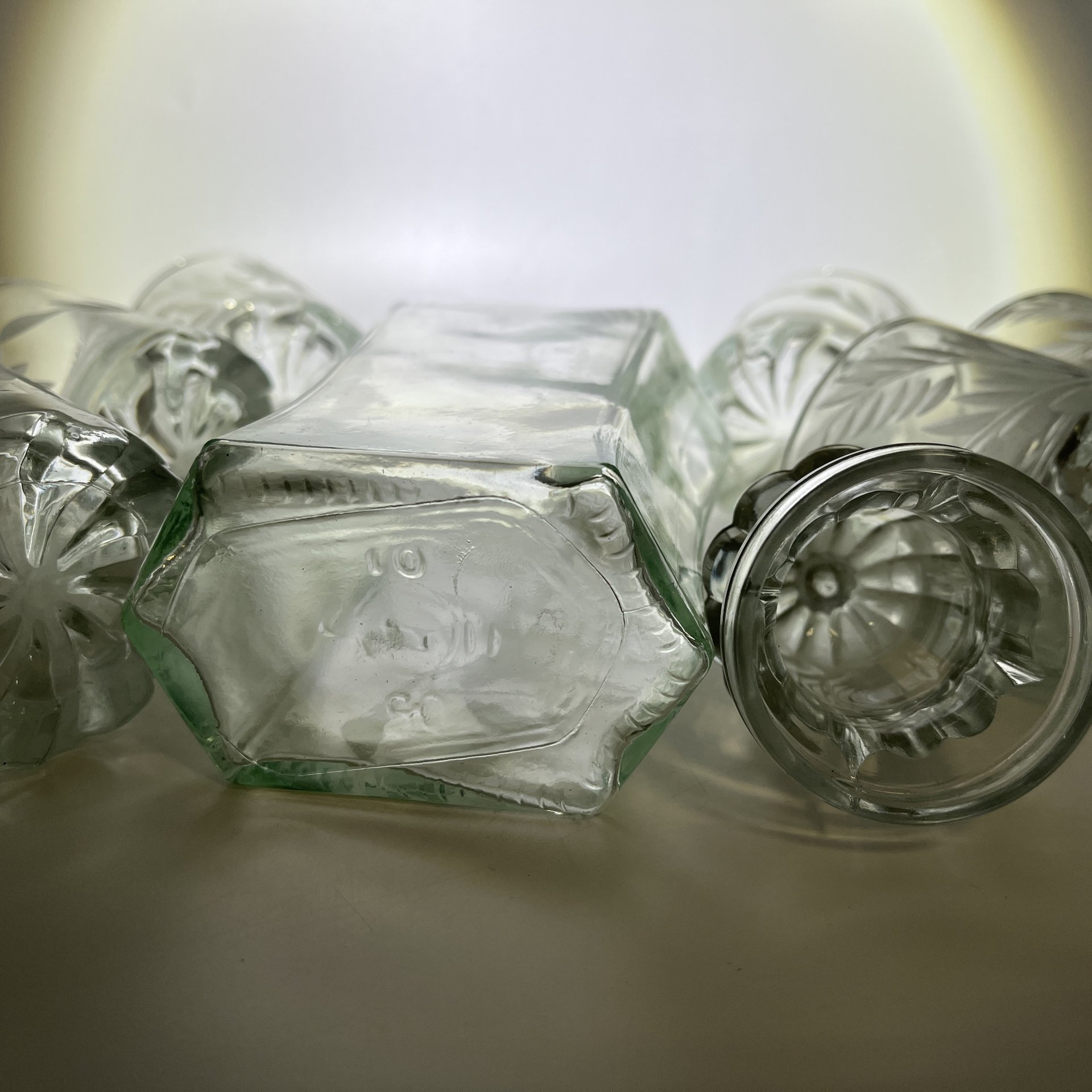 Набор для крепких напитков (штоф и 6 стопок), стекло, резьба, Россия, 1980-2000 гг.