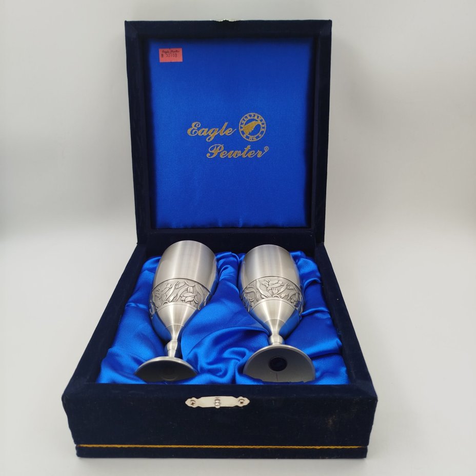 Набор из двух бокалов с растительным декором в оригинальном футляре, "Eagle Pewter", олово, Малайзия, 2000-2020 гг.