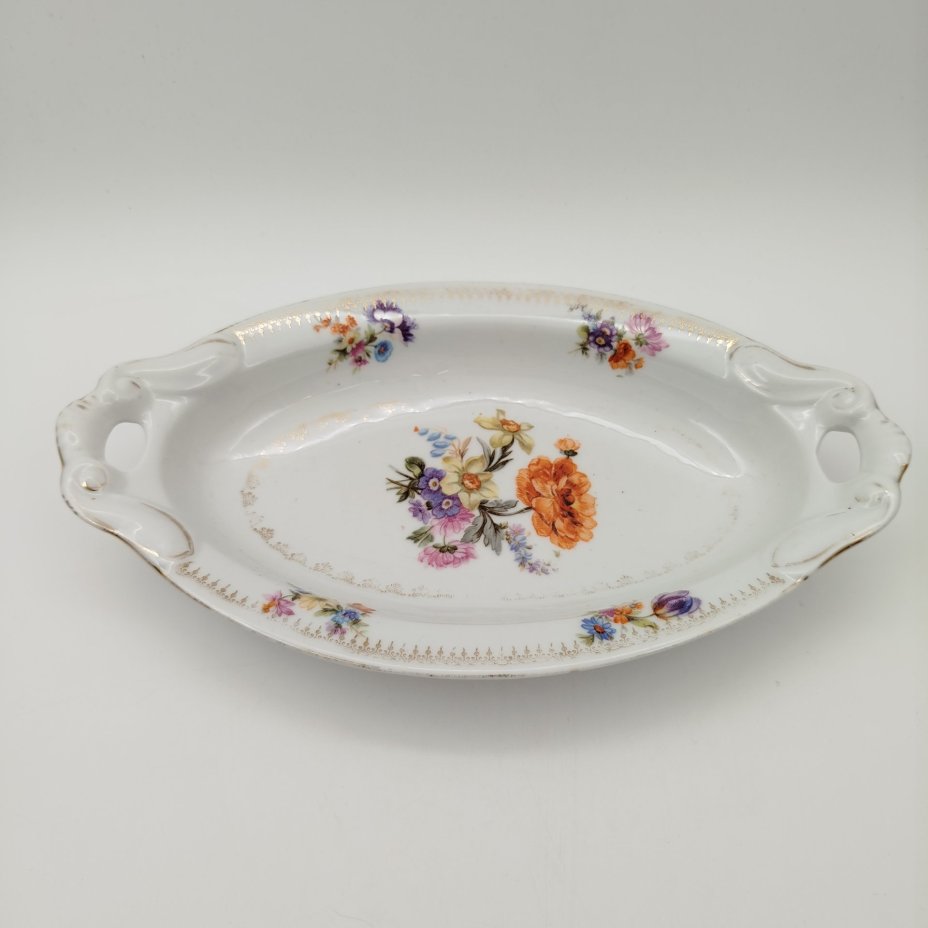 Блюдо сервировочное овальной формы с фигурными ручками и цветочным декором, фарфор, деколь, золочение, Российская империя, 1890-1915 гг.