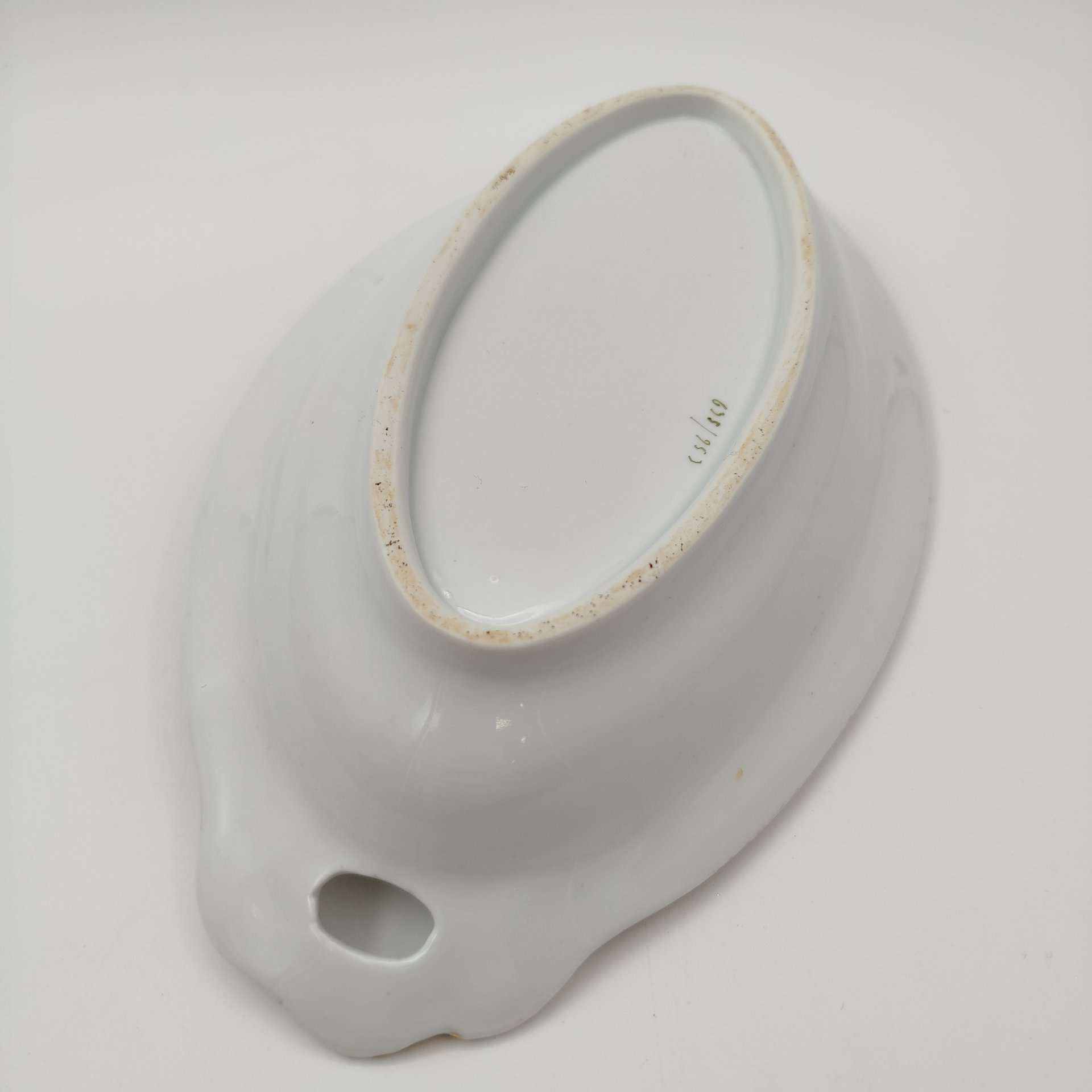 Блюдо сервировочное овальной формы с фигурными ручками и цветочным декором, фарфор, деколь, золочение, Российская империя, 1890-1915 гг.