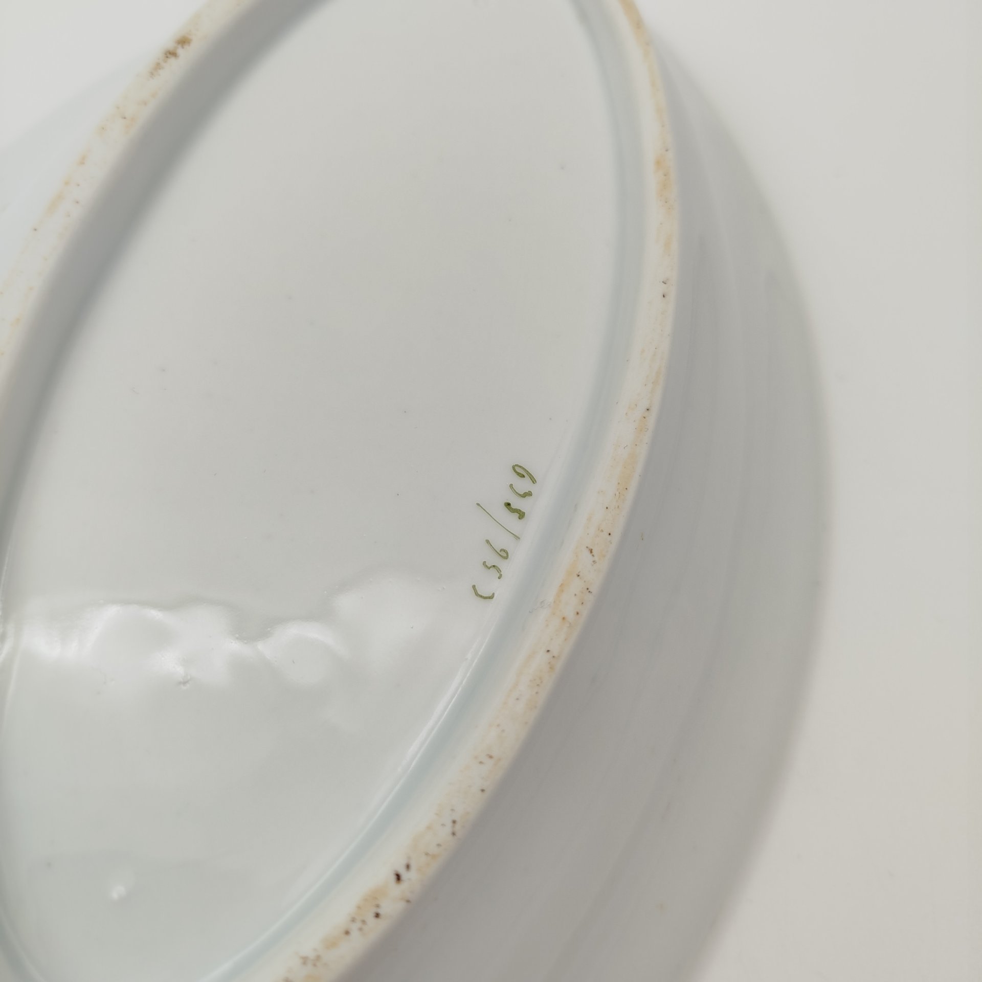 Блюдо сервировочное овальной формы с фигурными ручками и цветочным декором, фарфор, деколь, золочение, Российская империя, 1890-1915 гг.