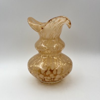 Ваза «Невеста» с вкраплениями, автор Ежов Виктор Васильевич, стекло, гутная техника, Завод «Красный Гигант», СССР, 1980-1990 гг.