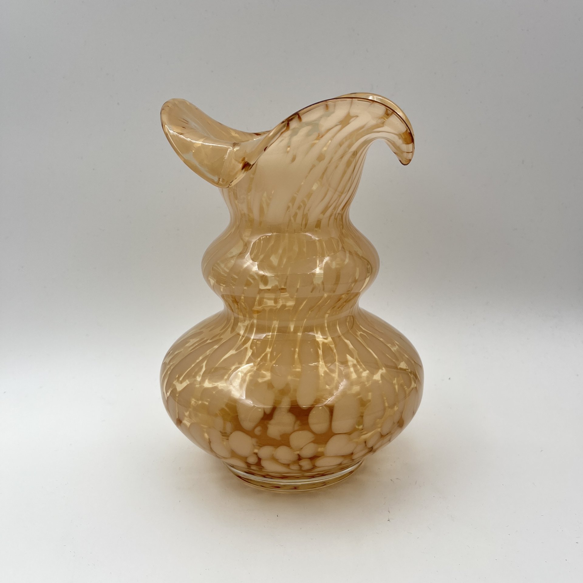 Ваза «Невеста» с вкраплениями, автор Ежов Виктор Васильевич, стекло, гутная техника, Завод «Красный Гигант», СССР, 1980-1990 гг.