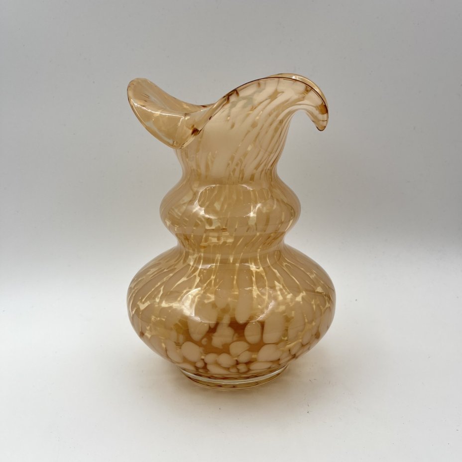 Ваза «Невеста» с вкраплениями, автор Ежов Виктор Васильевич, стекло, гутная техника, Завод «Красный Гигант», СССР, 1980-1990 гг.