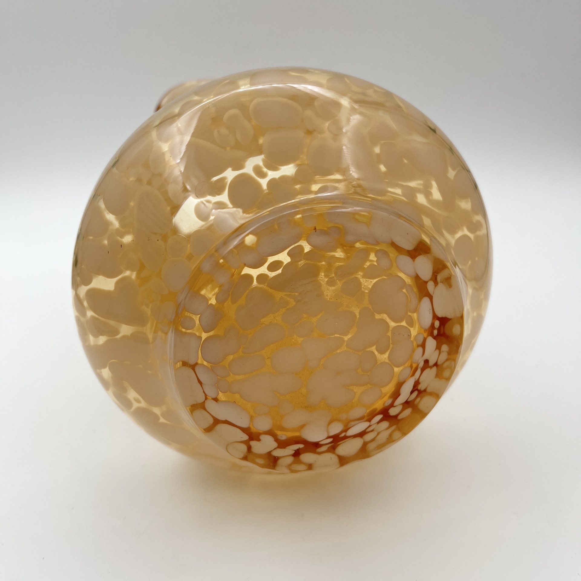 Ваза «Невеста» с вкраплениями, автор Ежов Виктор Васильевич, стекло, гутная техника, Завод «Красный Гигант», СССР, 1980-1990 гг.