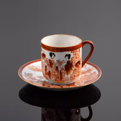 Кофейная пара, декорированная жанровыми сценками, мастерские Арита, период Тайсё