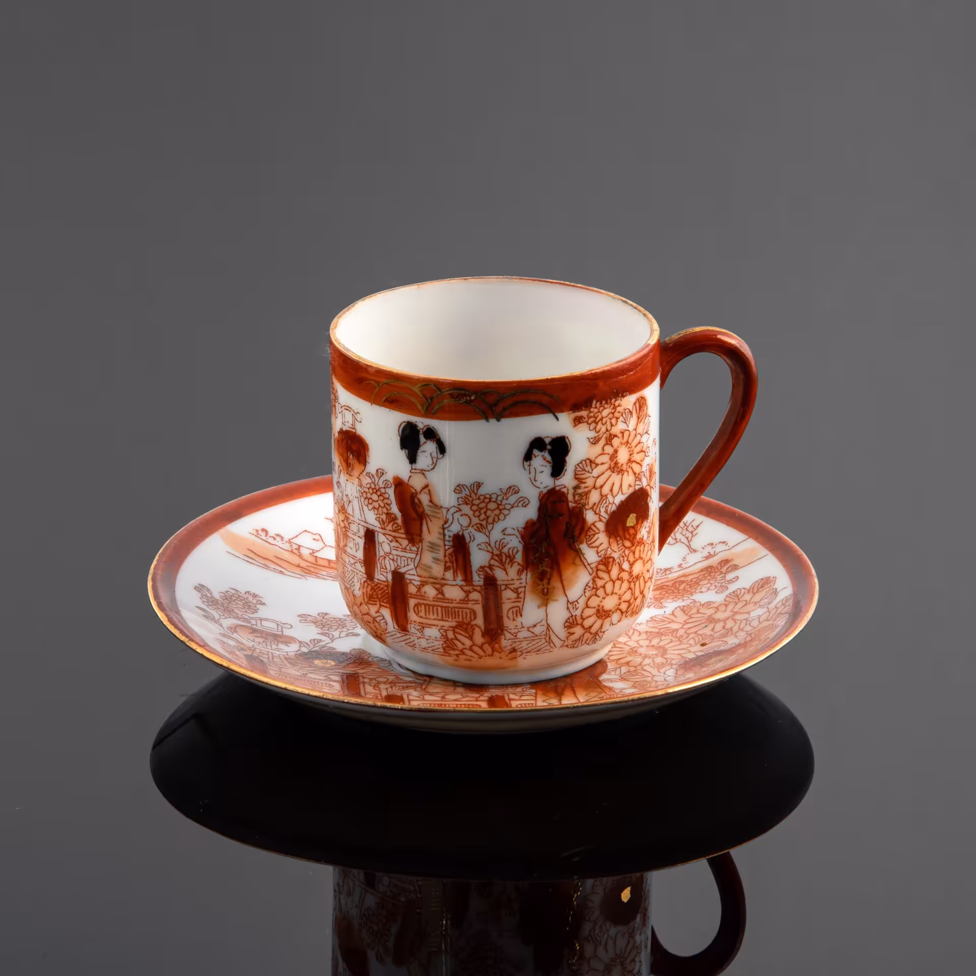 Кофейная пара, декорированная жанровыми сценками, мастерские Арита, период Тайсё