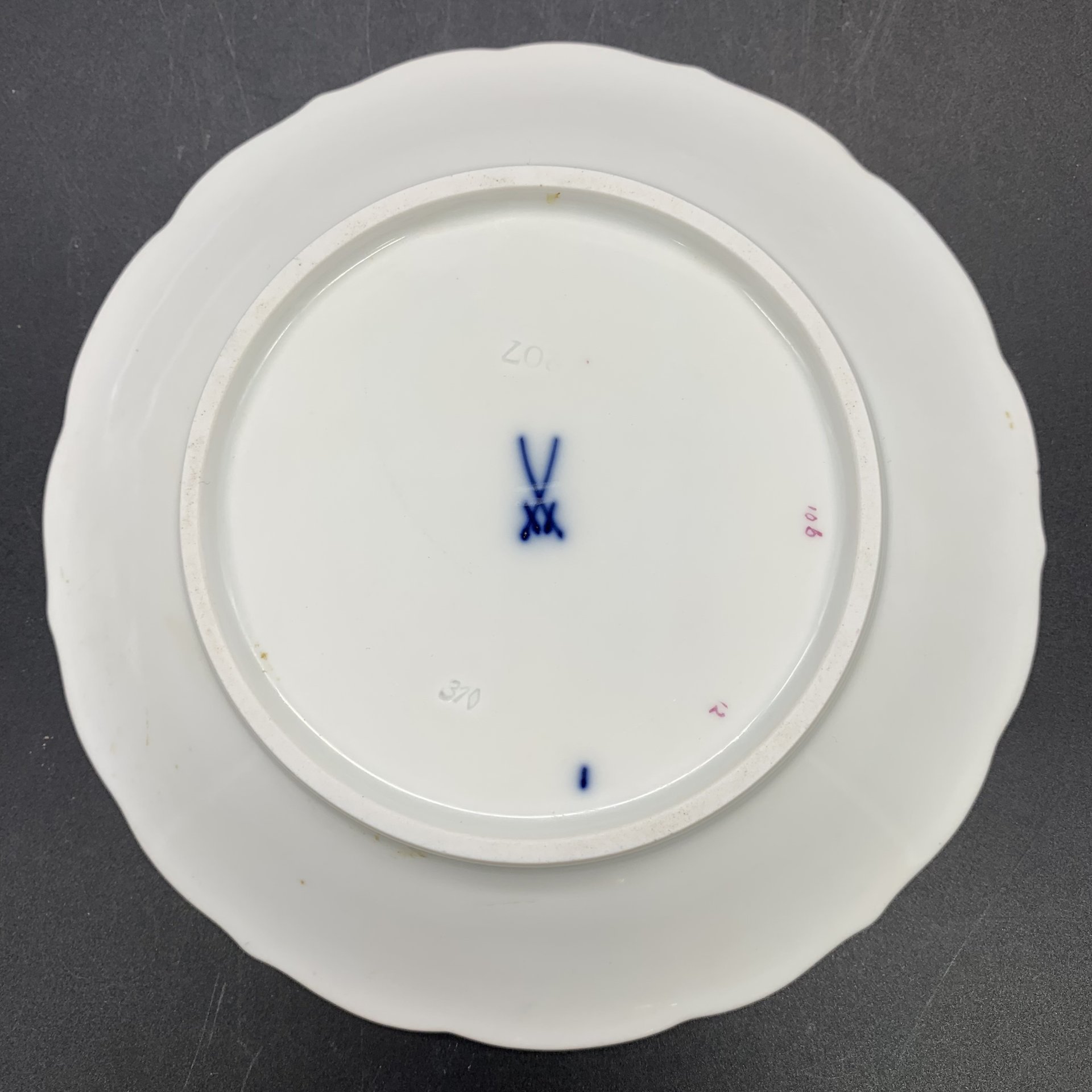 Блюдце с фигурным бортом "Роза", Meissen (Мейсенский фарфор)