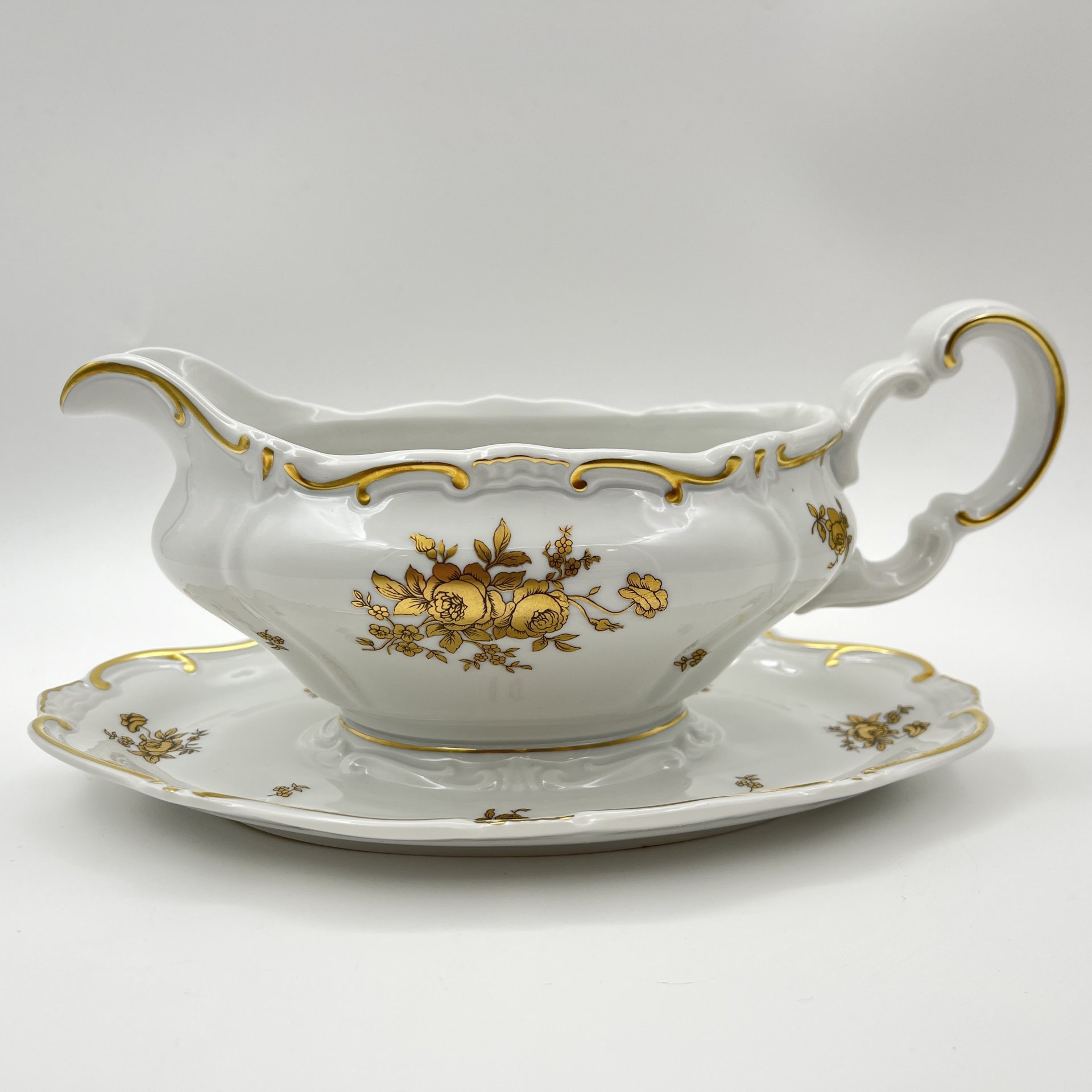 Соусник, украшенный цветочным декором, серия "Katharina", фарфор, золочение, Weimar Porzellan (Веймарский фарфор), ГДР, 1950-1980 гг.