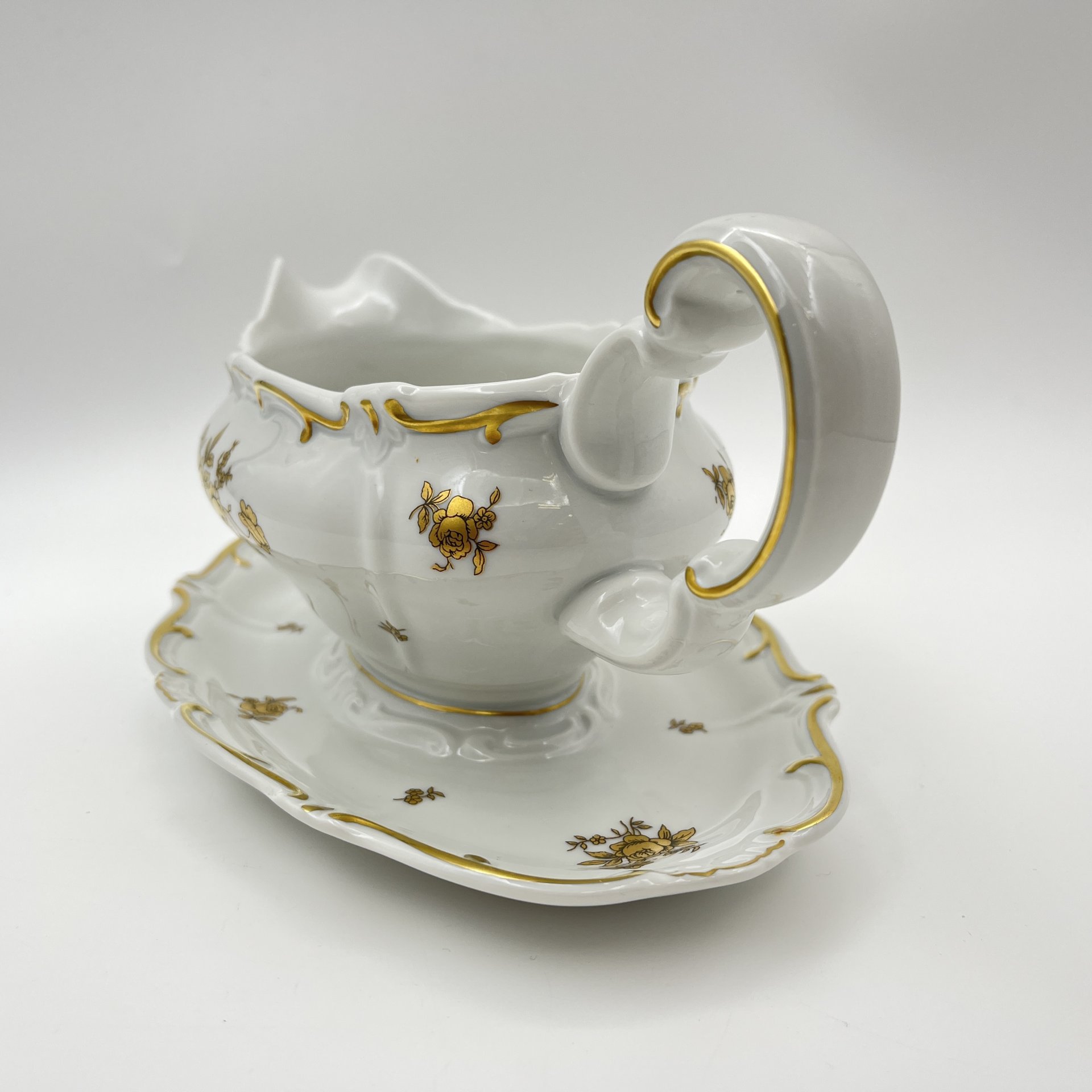 Соусник, украшенный цветочным декором, серия "Katharina", фарфор, золочение, Weimar Porzellan (Веймарский фарфор), ГДР, 1950-1980 гг.