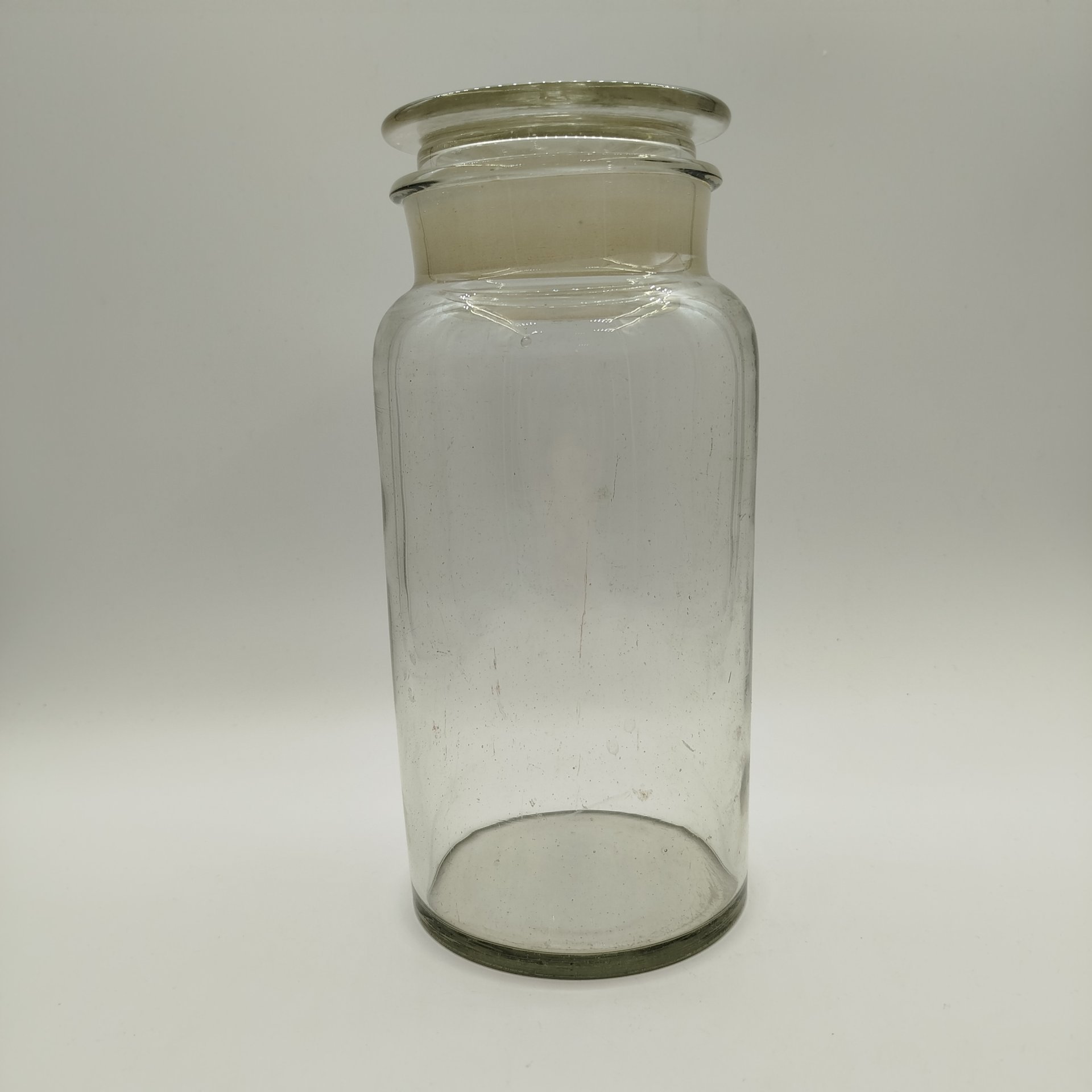 Банка с крышкой большого объема (для сыпучих продуктов), стекло, СССР, 1930-1950 гг.