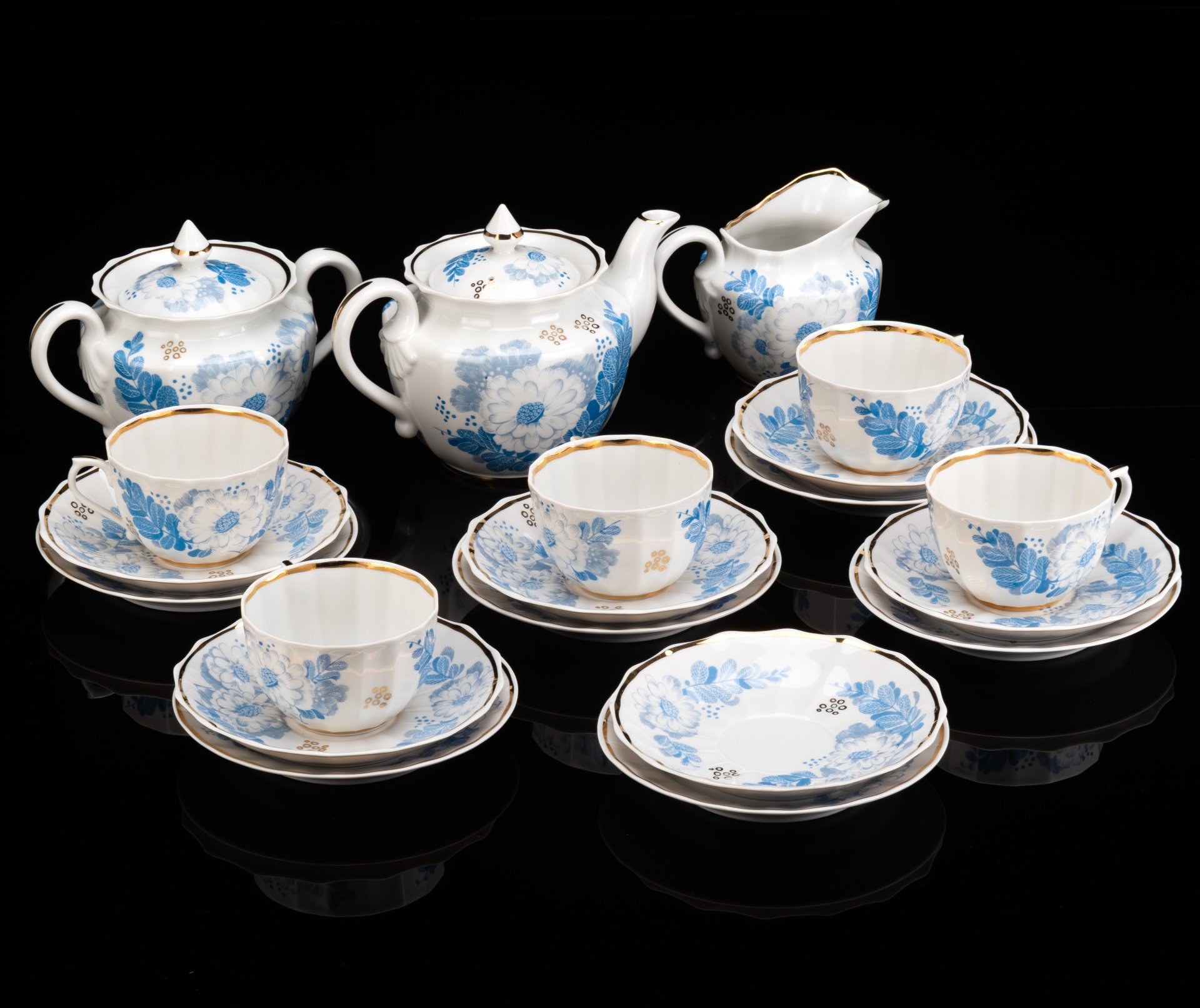 Сервиз чайный "Голубые цветы" на 5 персон (20 предметов), форма "Ампир", фарфор, деколь, золочение, Дмитровский фарфоровый завод (ДФЗ Вербилки), СССР, 1965-1991 гг.