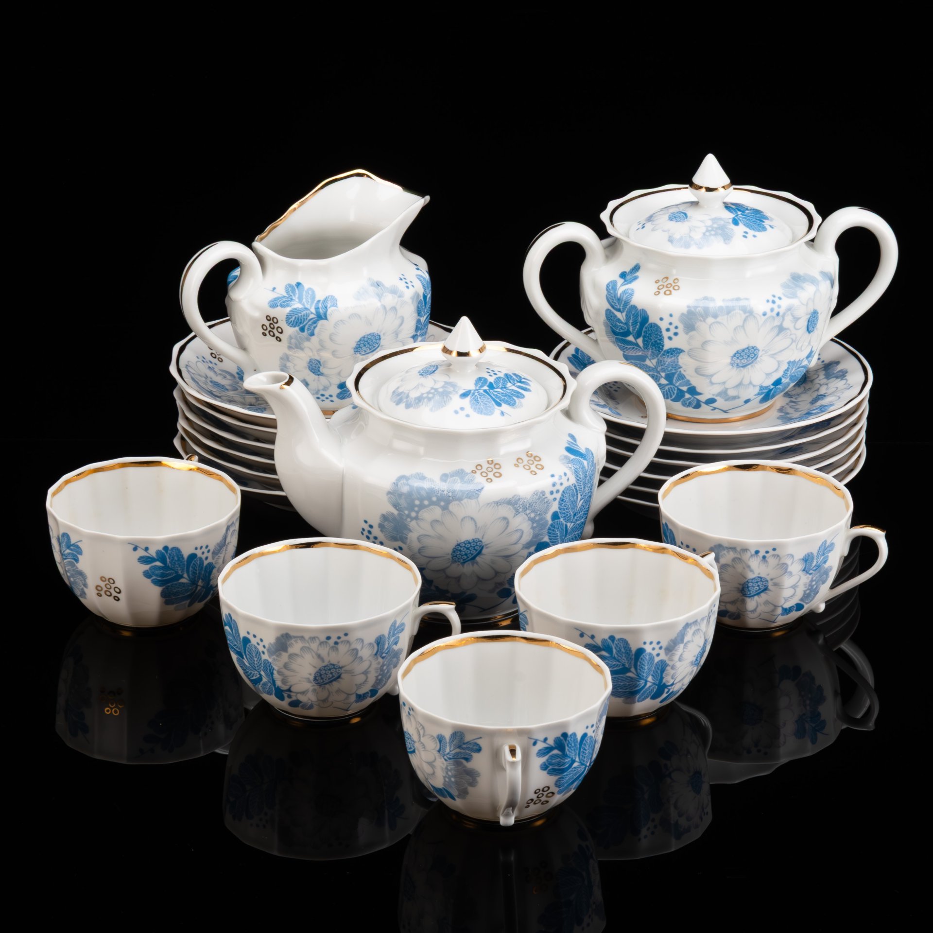 Сервиз чайный "Голубые цветы" на 5 персон (20 предметов), форма "Ампир", фарфор, деколь, золочение, Дмитровский фарфоровый завод (ДФЗ Вербилки), СССР, 1965-1991 гг.
