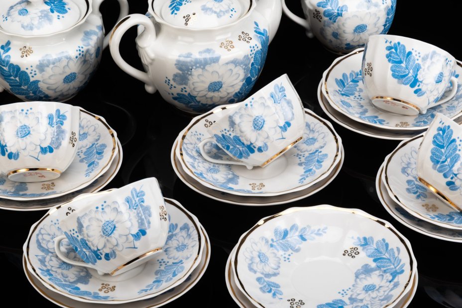 Сервиз чайный "Голубые цветы" на 5 персон (20 предметов), форма "Ампир", фарфор, деколь, золочение, Дмитровский фарфоровый завод (ДФЗ Вербилки), СССР, 1965-1991 гг.