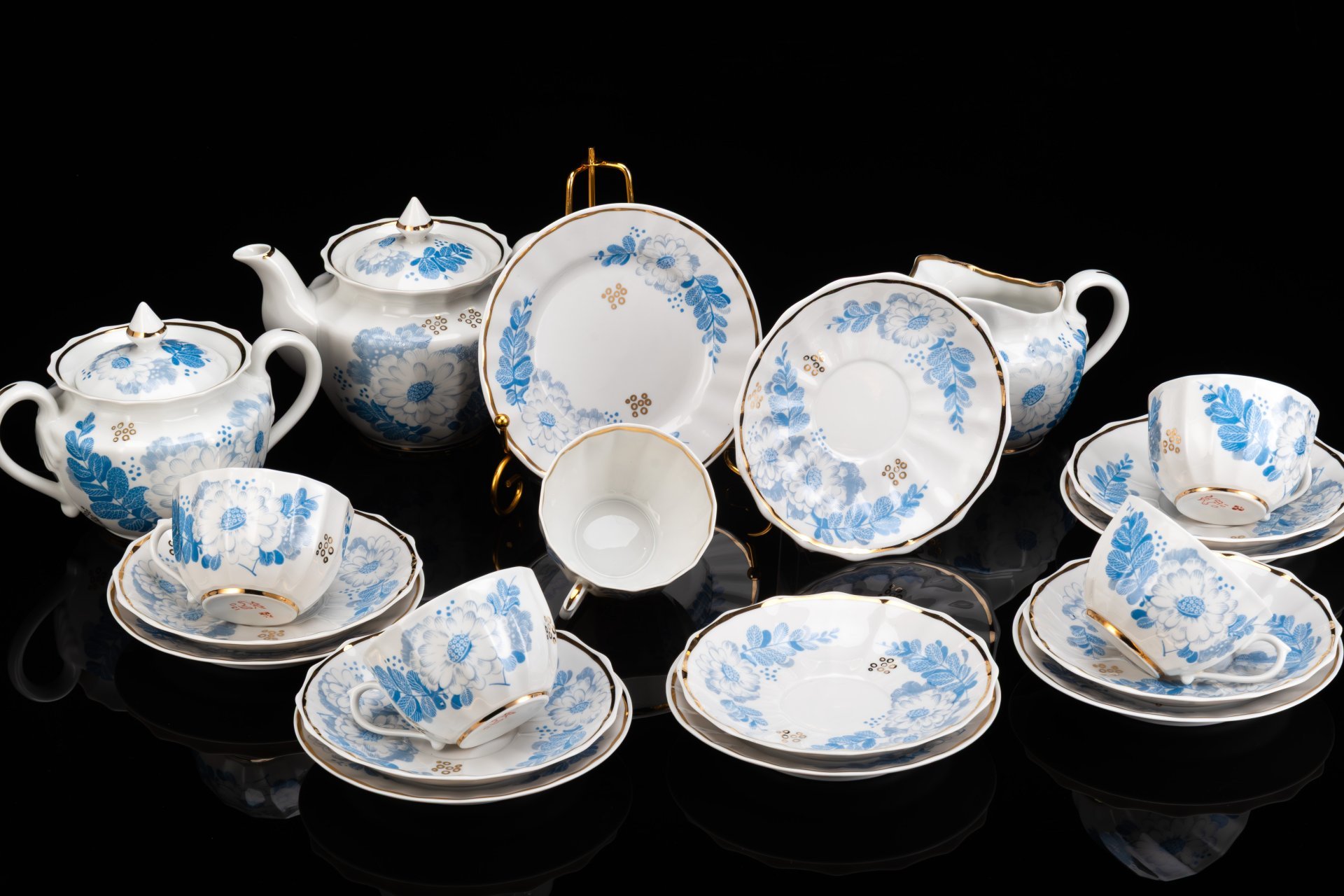 Сервиз чайный "Голубые цветы" на 5 персон (20 предметов), форма "Ампир", фарфор, деколь, золочение, Дмитровский фарфоровый завод (ДФЗ Вербилки), СССР, 1965-1991 гг.