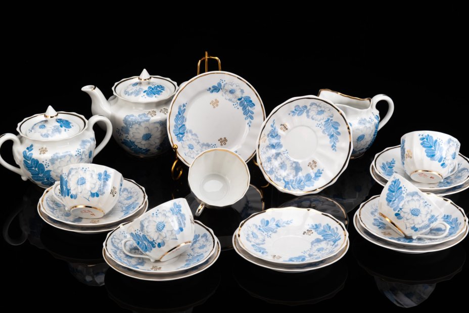 Сервиз чайный "Голубые цветы" на 5 персон (20 предметов), форма "Ампир", фарфор, деколь, золочение, Дмитровский фарфоровый завод (ДФЗ Вербилки), СССР, 1965-1991 гг.