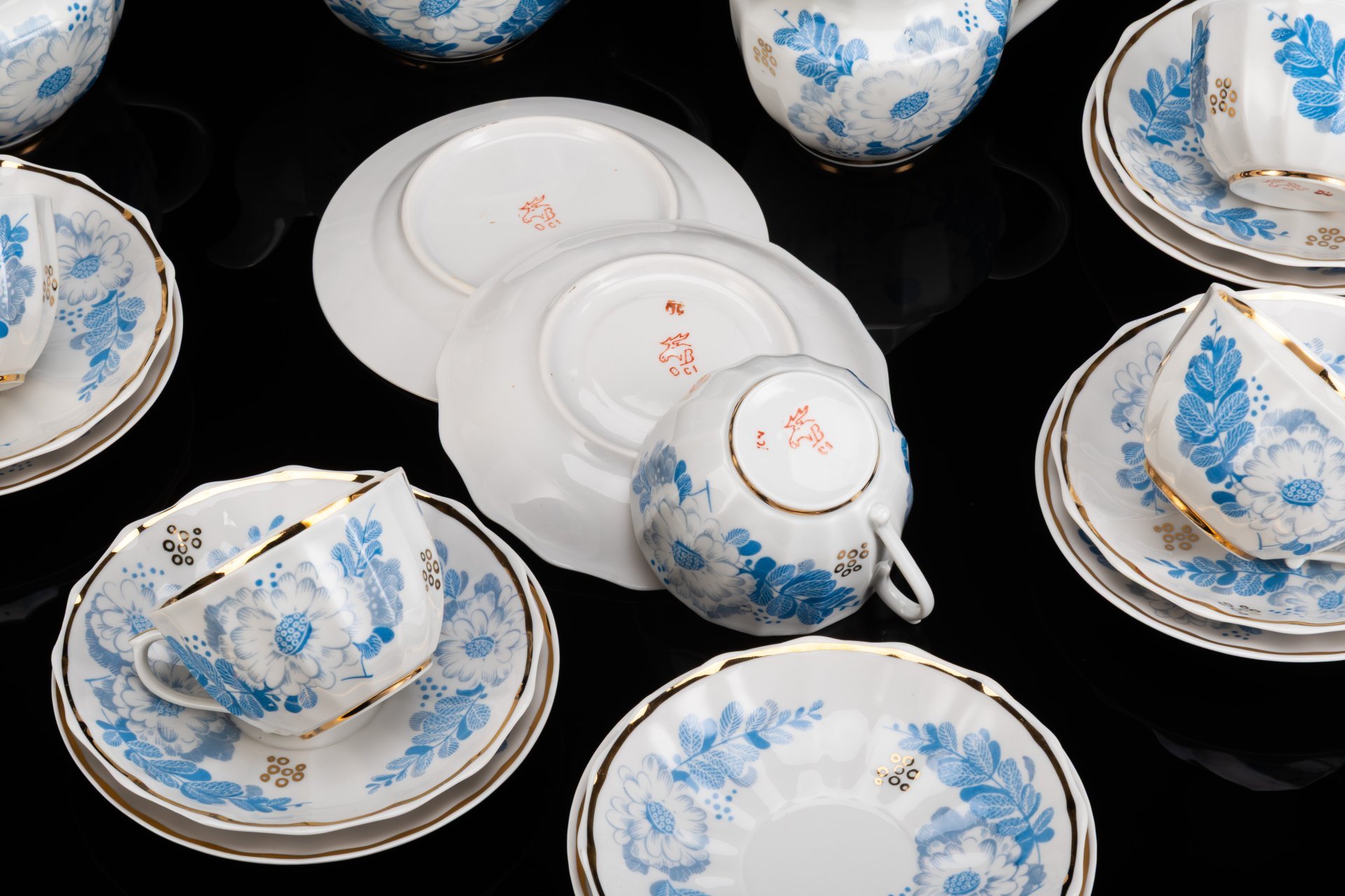 Сервиз чайный "Голубые цветы" на 5 персон (20 предметов), форма "Ампир", фарфор, деколь, золочение, Дмитровский фарфоровый завод (ДФЗ Вербилки), СССР, 1965-1991 гг.