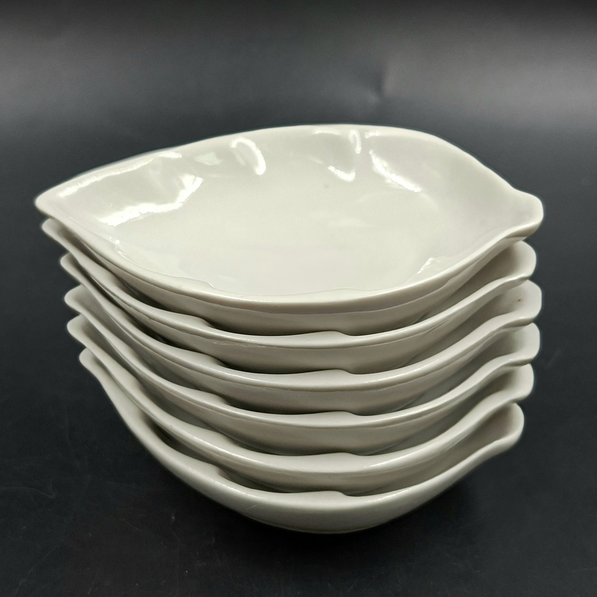 Набор из шести розеток в форме листиков, фарфор, Ленинградский опытный завод (ЛОЗ), СССР, 1984-1991 гг.