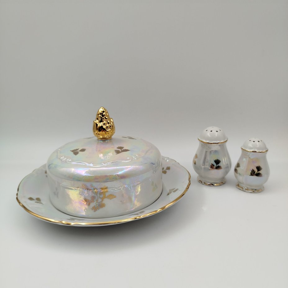 Набор для сервировки "Мадонна" (масленка, солонка и перечница), фарфор, деколь, люстр, золочение, Kahla, ГДР, 1960-1980 гг.