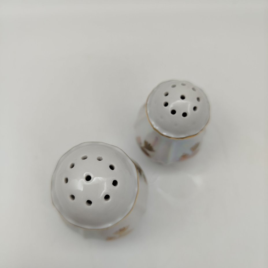 Набор для сервировки "Мадонна" (масленка, солонка и перечница), фарфор, деколь, люстр, золочение, Kahla, ГДР, 1960-1980 гг.