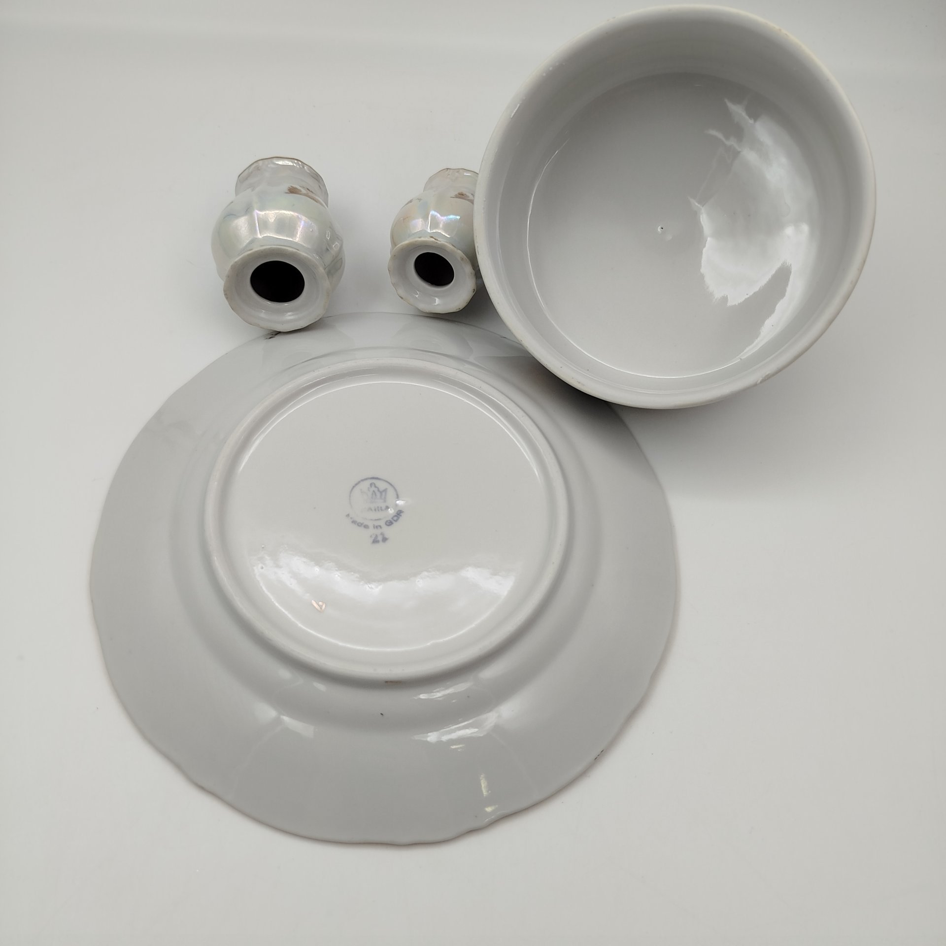 Набор для сервировки "Мадонна" (масленка, солонка и перечница), фарфор, деколь, люстр, золочение, Kahla, ГДР, 1960-1980 гг.