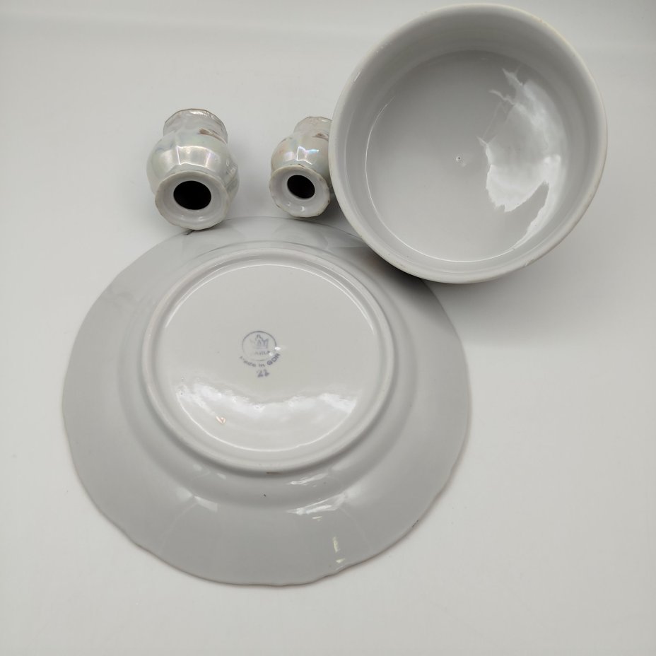 Набор для сервировки "Мадонна" (масленка, солонка и перечница), фарфор, деколь, люстр, золочение, Kahla, ГДР, 1960-1980 гг.