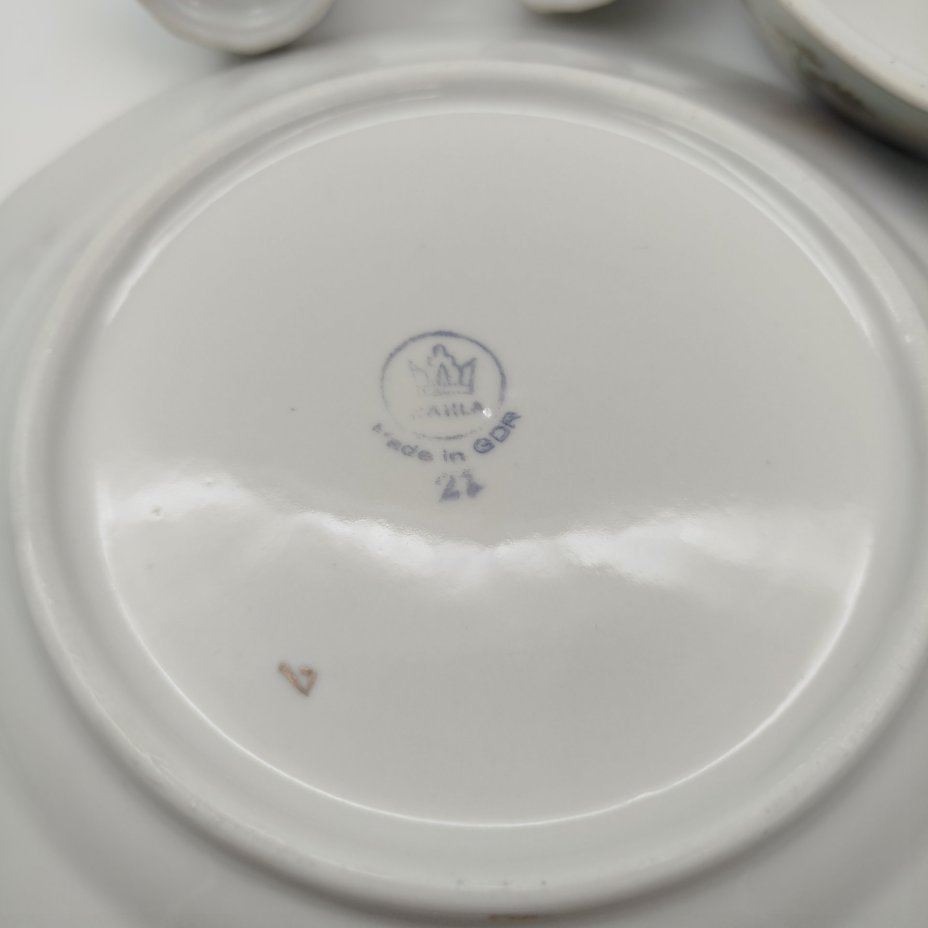 Набор для сервировки "Мадонна" (масленка, солонка и перечница), фарфор, деколь, люстр, золочение, Kahla, ГДР, 1960-1980 гг.