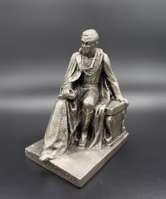 Статуэтка "М.Ю. Лермонтов. 1814-1841", изображающая поэта сидящим на скамье