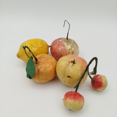 Набор из 5-ти елочных игрушек "Ягоды и фрукты" (в подборе), вата, папье-маше, клейстер, бумага, аэрография, роспись, СССР, 1930-1960 гг.