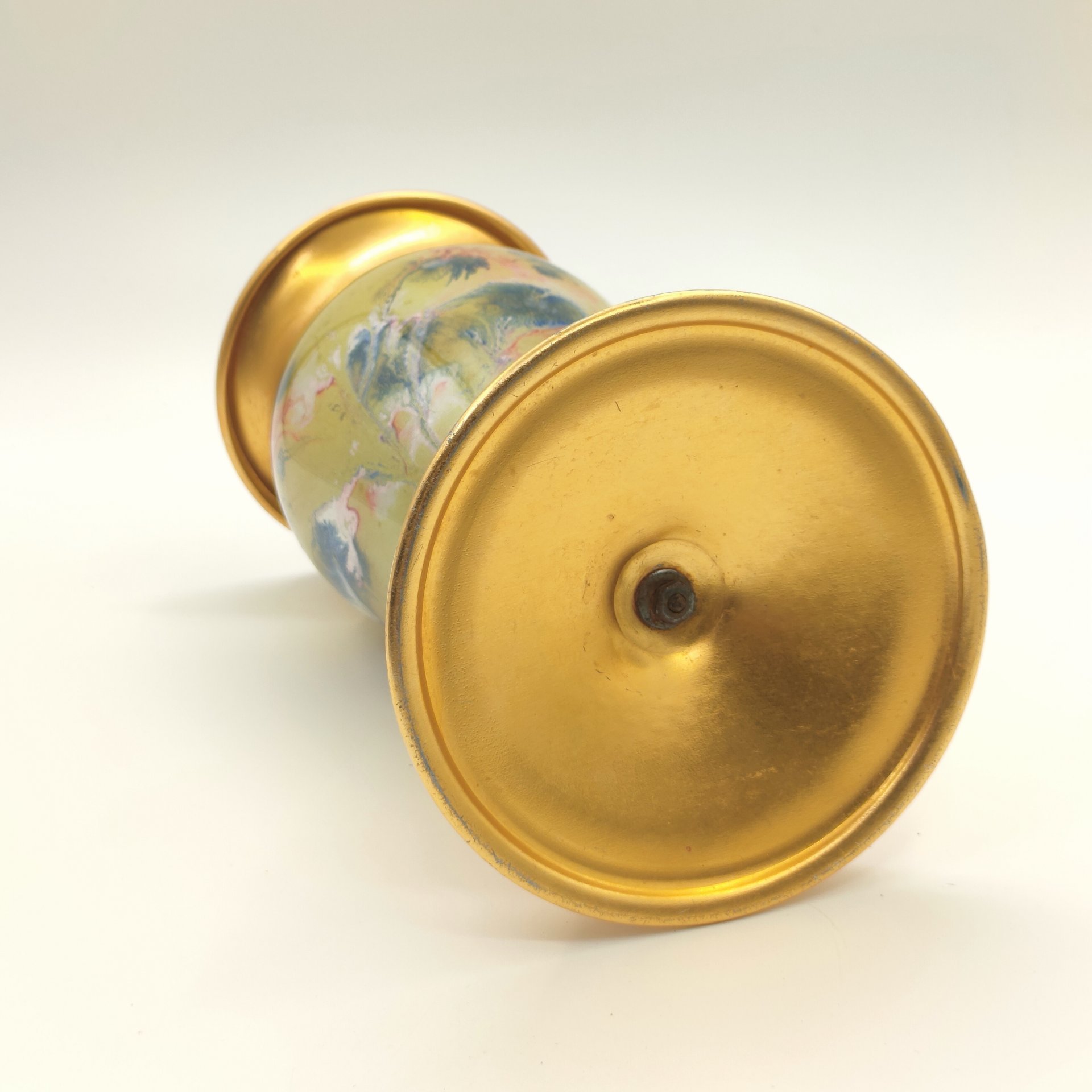 Ваза в форме кубка с имитацией структуры камня, стекло, алюминий, золочение, краска, СССР, 1970-1990 гг.