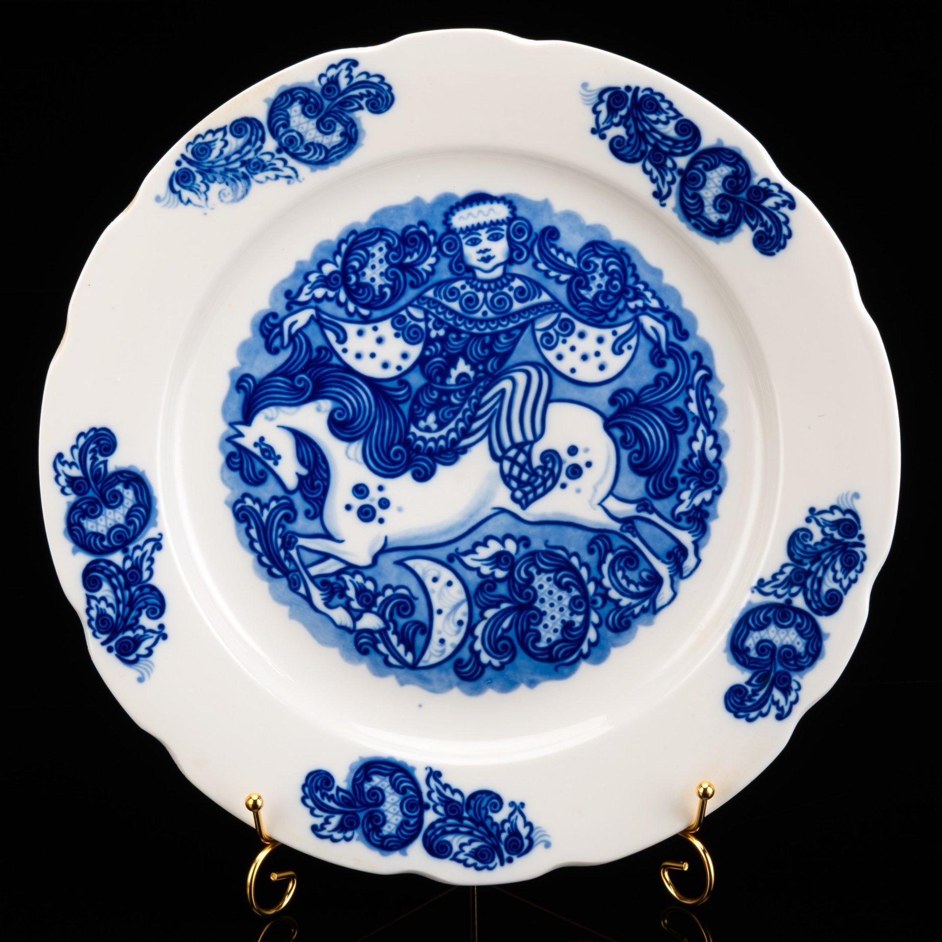 Настенное блюдо "Иванушка-дурачок и волшебный Конёк-Горбунок", фарфор, деколь, Дулевский фарфоровый завод (Дулёво), СССР, 1980-1990 гг.