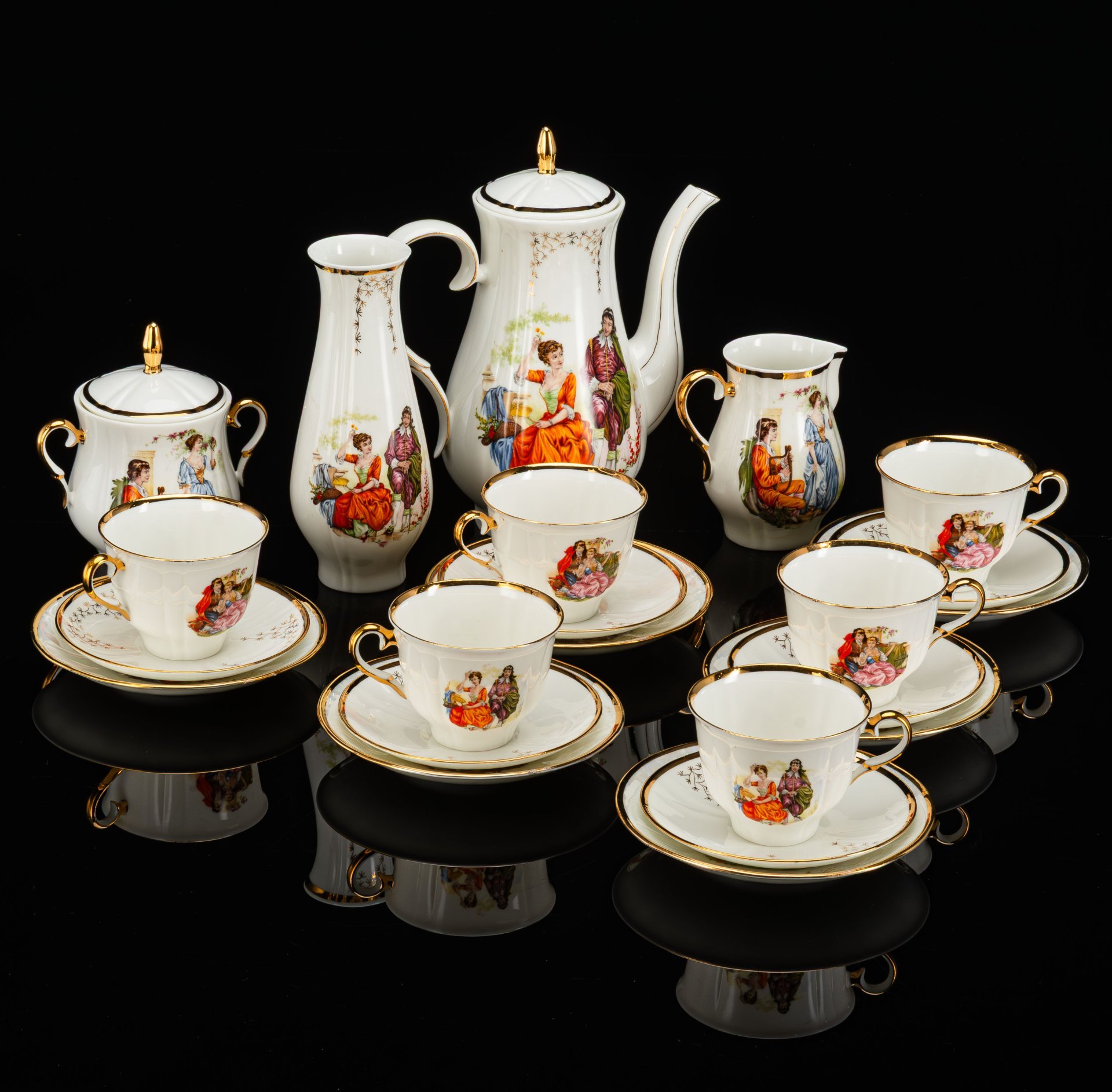 Сервиз кофейный на 6 персон (22 предмета), украшенный галантными сценами