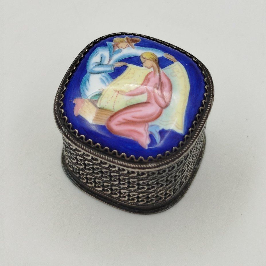 Шкатулка миниатюрная "Коробейник" в футляре, мельхиор (медь-никель), скань, эмаль, роспись (финифть), Россия, 1980-2000 гг.