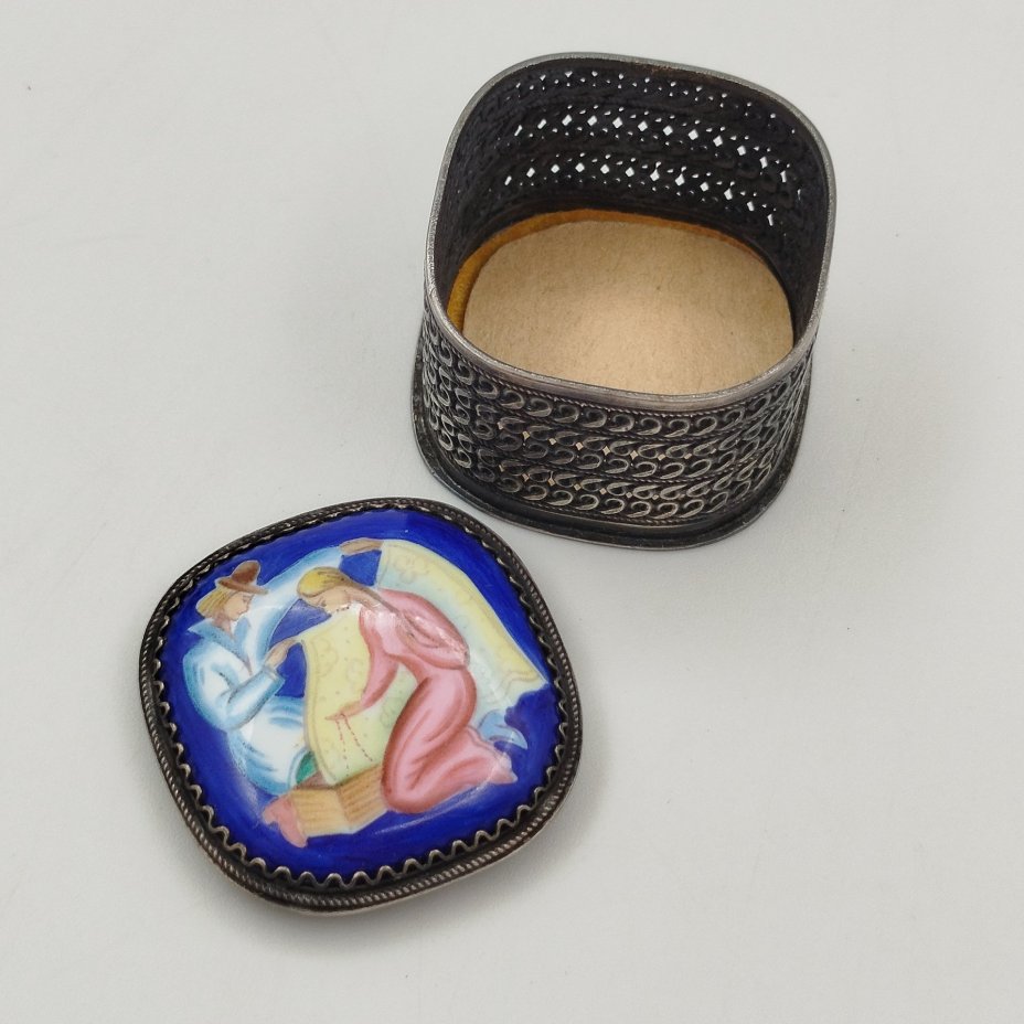 Шкатулка миниатюрная "Коробейник" в футляре, мельхиор (медь-никель), скань, эмаль, роспись (финифть), Россия, 1980-2000 гг.