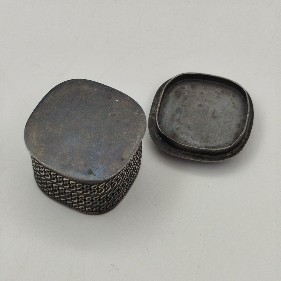 Шкатулка миниатюрная "Коробейник" в футляре, мельхиор (медь-никель), скань, эмаль, роспись (финифть), Россия, 1980-2000 гг.