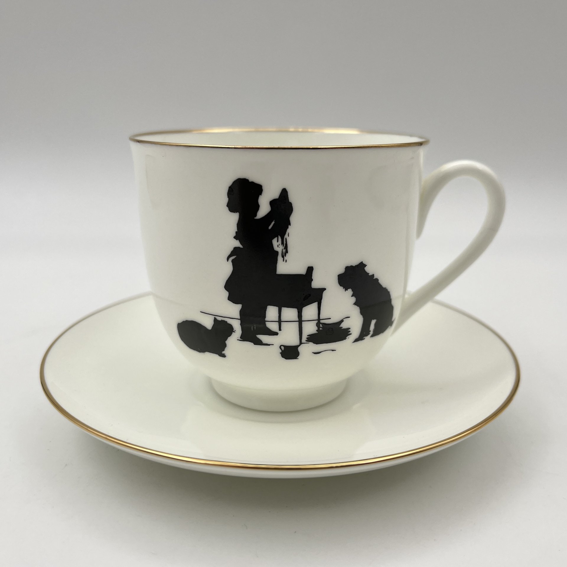 Кофейная пара "Помощница" из серии "Силуэты" по рисункам Елизаветы Бём, форма "Ландыш", автор формы Криммер Э.М.