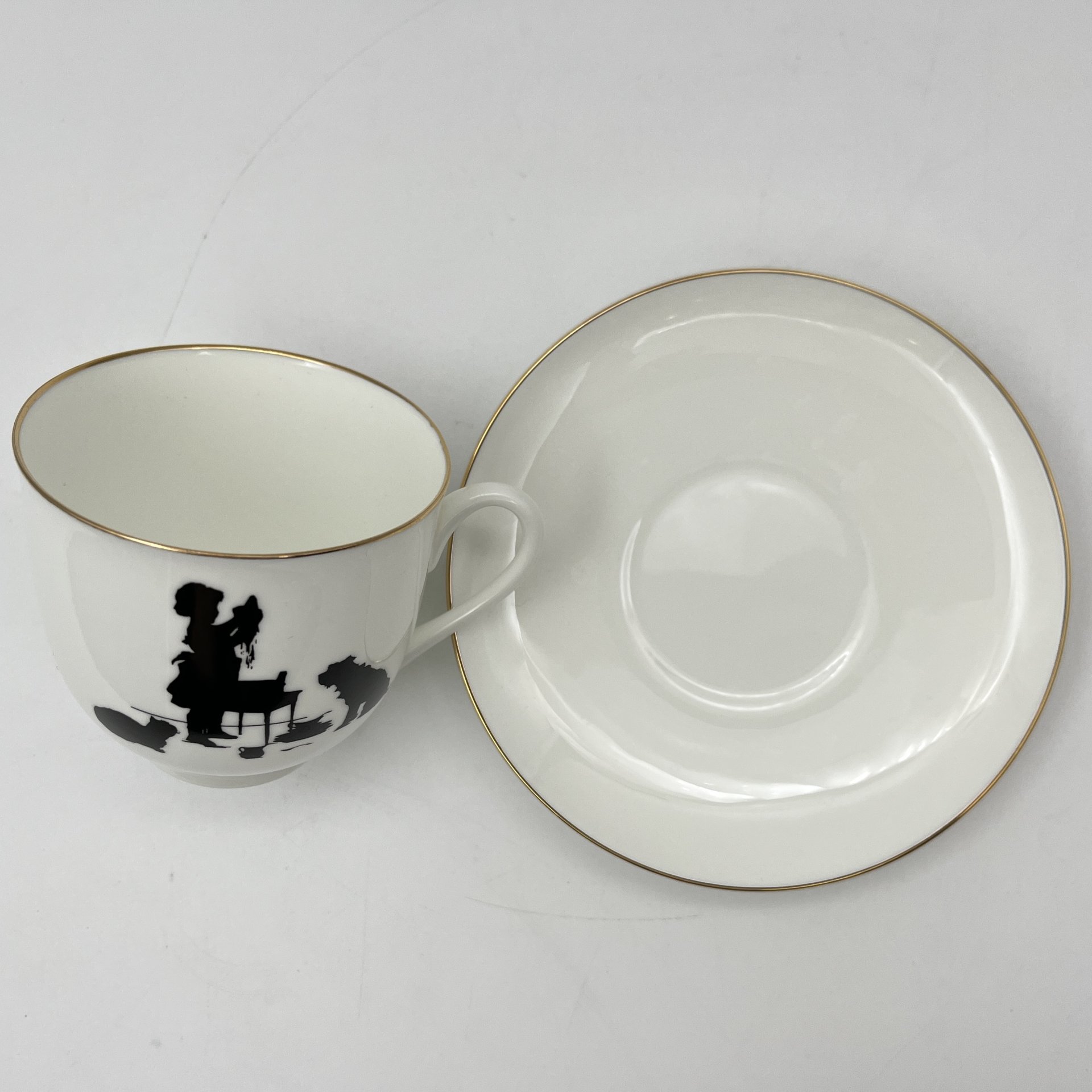 Кофейная пара "Помощница" из серии "Силуэты" по рисункам Елизаветы Бём, форма "Ландыш", автор формы Криммер Э.М.