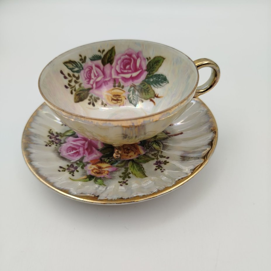 Чайная (кофейная)  пара на ножках , украшенная цветочным декором,, фарфор, деколь, люстр, золочение, Европа, 1960-1980 гг.