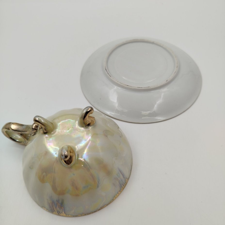 Чайная (кофейная)  пара на ножках , украшенная цветочным декором,, фарфор, деколь, люстр, золочение, Европа, 1960-1980 гг.