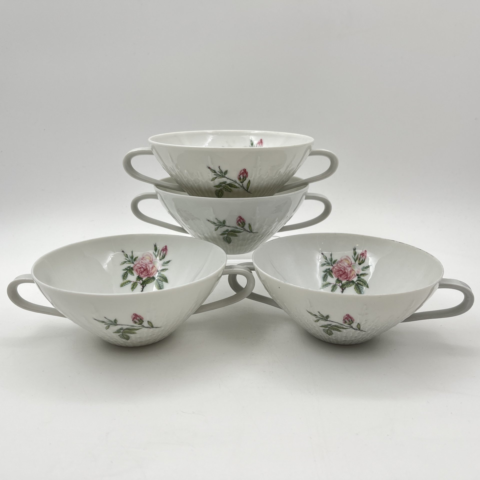 Набор из 4-х чашек для шоколада, декорированых изображением розы, фарфор, деколь, Hutschenreuther (Хутченройтер), Германия, 1939-1964 гг.
