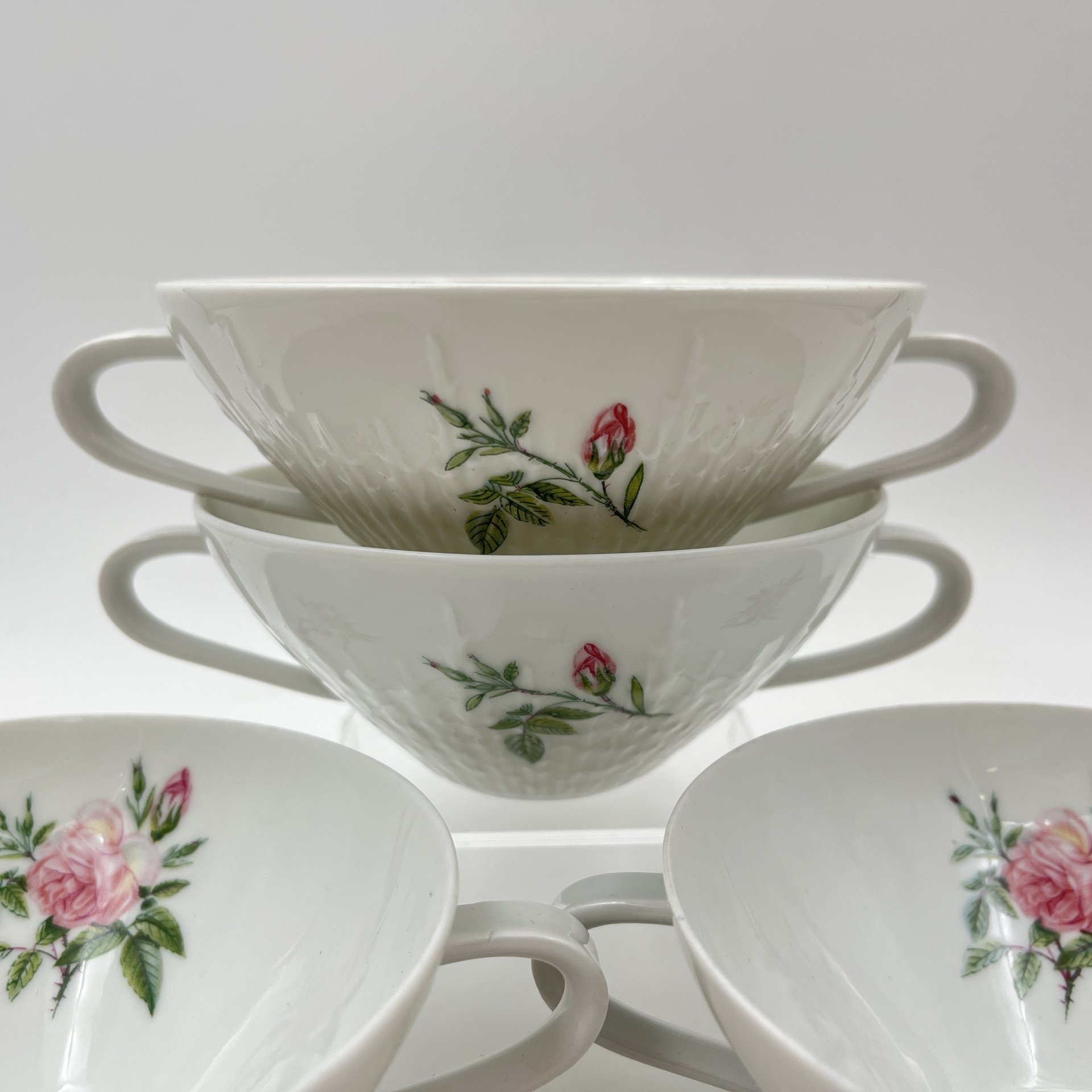 Набор из 4-х чашек для шоколада, декорированых изображением розы, фарфор, деколь, Hutschenreuther (Хутченройтер), Германия, 1939-1964 гг.
