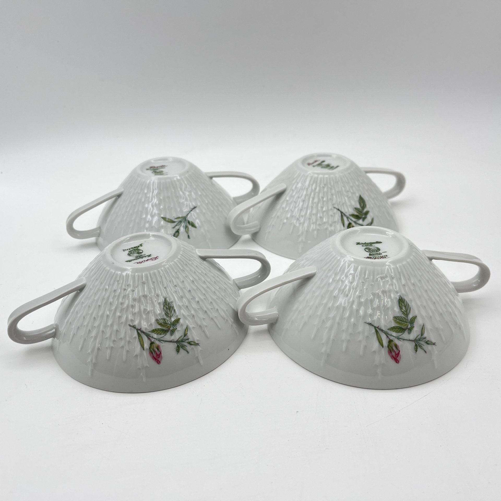 Набор из 4-х чашек для шоколада, декорированых изображением розы, фарфор, деколь, Hutschenreuther (Хутченройтер), Германия, 1939-1964 гг.