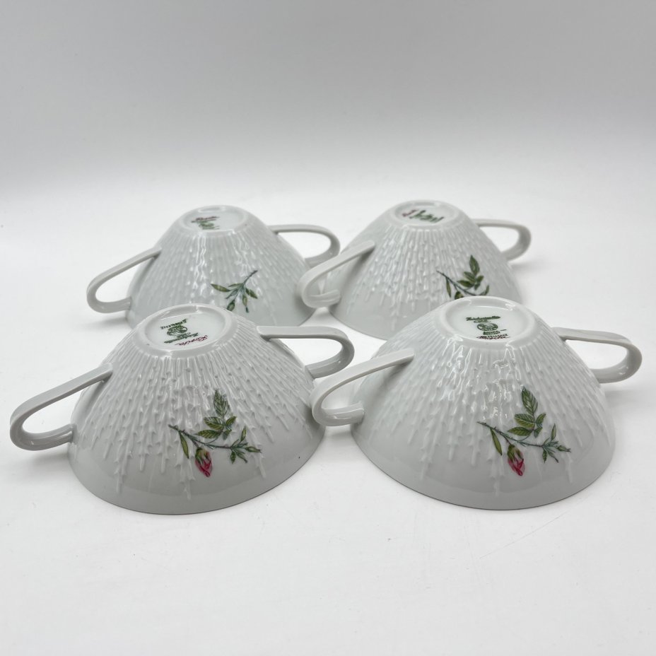 Набор из 4-х чашек для шоколада, декорированых изображением розы, фарфор, деколь, Hutschenreuther (Хутченройтер), Германия, 1939-1964 гг.