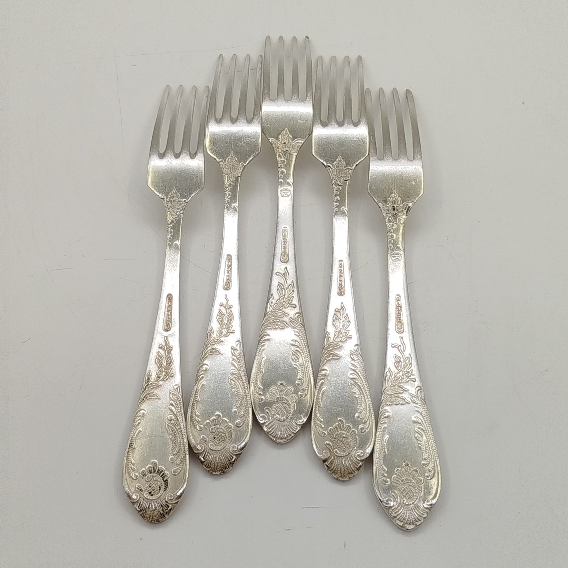 Набор из пяти десертных вилок с растительным декором