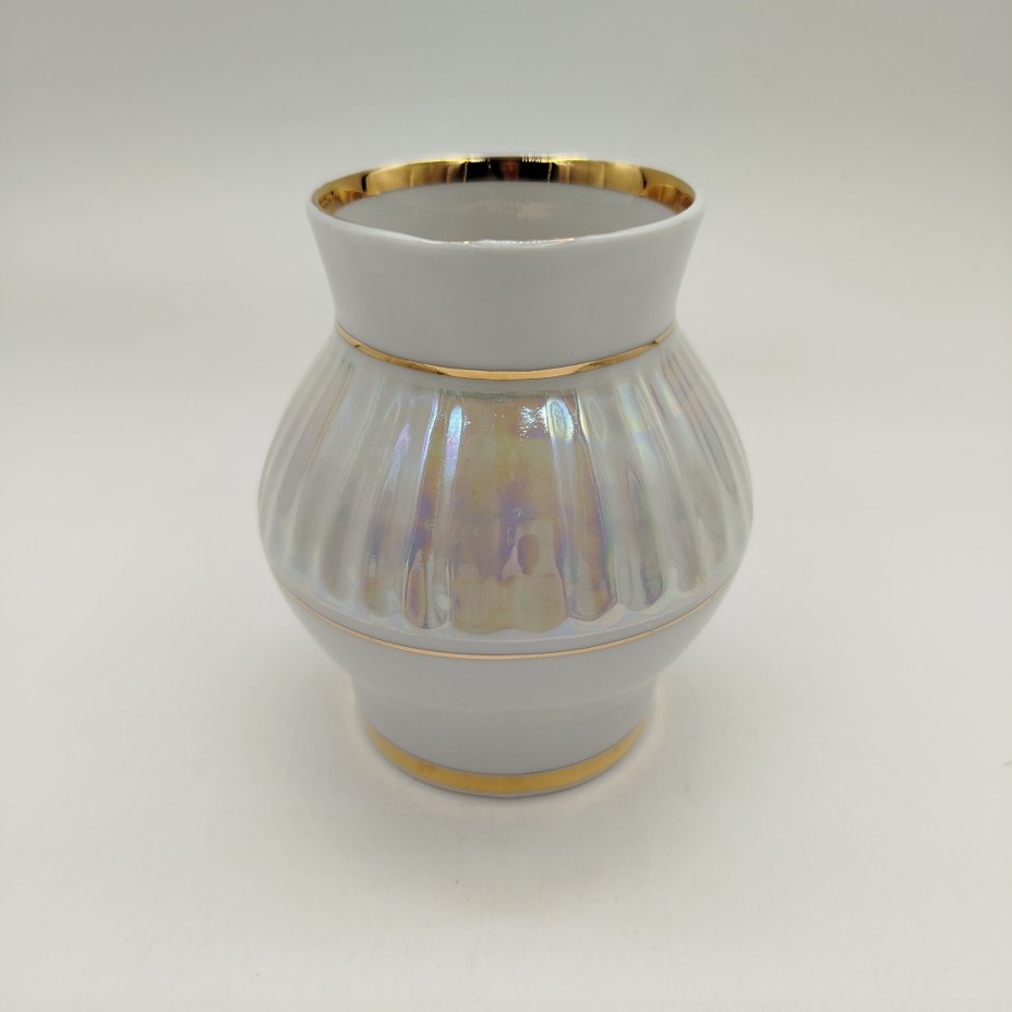 Молочник с рельефным декором, фарфор, золочение, люстр, Минский фарфорово-фаянсовый завод, СССР, 1968-1983 гг.