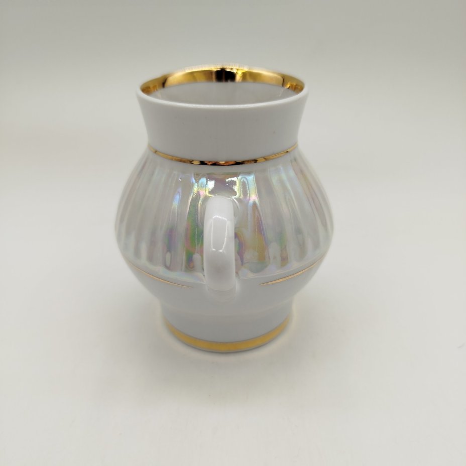 Молочник с рельефным декором, фарфор, золочение, люстр, Минский фарфорово-фаянсовый завод, СССР, 1968-1983 гг.