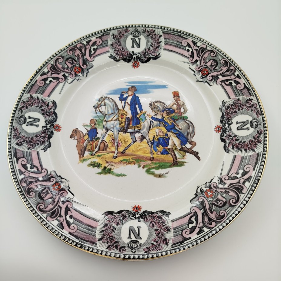 Тарелка декоративная "Битва при Ваграме, 1809 г.", фаянс, деколь, золочение, Boch Freres Keramis, Бельгия, 1920-1930 гг.