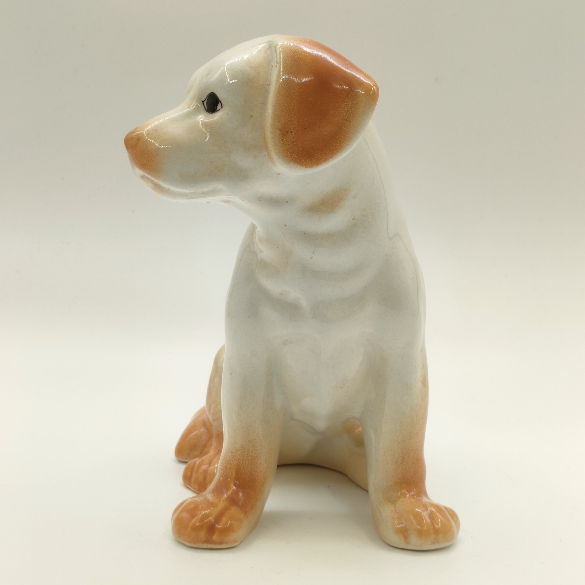 Статуэтка "Щенок лабрадора"