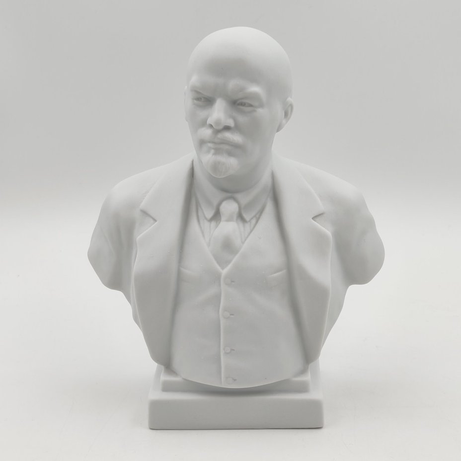 Бюст "Владимир Ильич Ленин", скульпторы Боголюбов В.Я., Ингал В.И., бисквит, Ленинградский фарфоровый завод (ЛФЗ), Ленинградский фарфоровый завод (ЛФЗ)