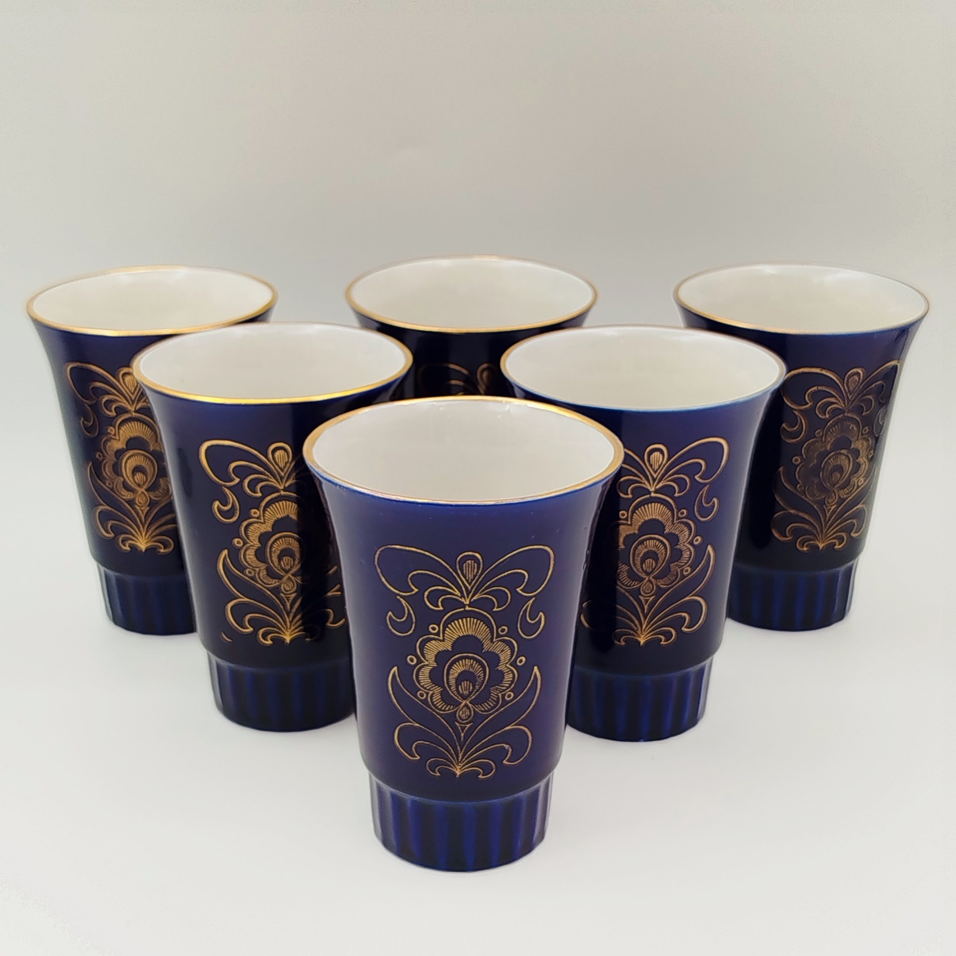 Набор из шести стаканов с растительным декором в коробке, фарфор, крытье кобальтом, золочение, Бронницкий завод фарфоровых изделий «Возрождение», СССР, 1980-1990 гг.